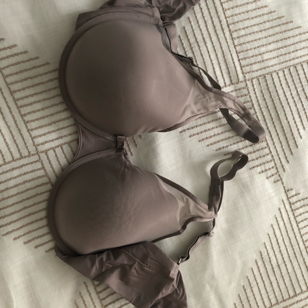 2 Wonderbras size 40C